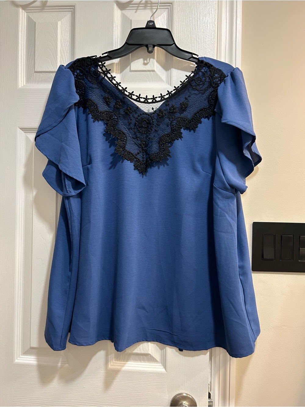SHEIN curve Women's Blue Lace-Trim Flutter Sleeve Top